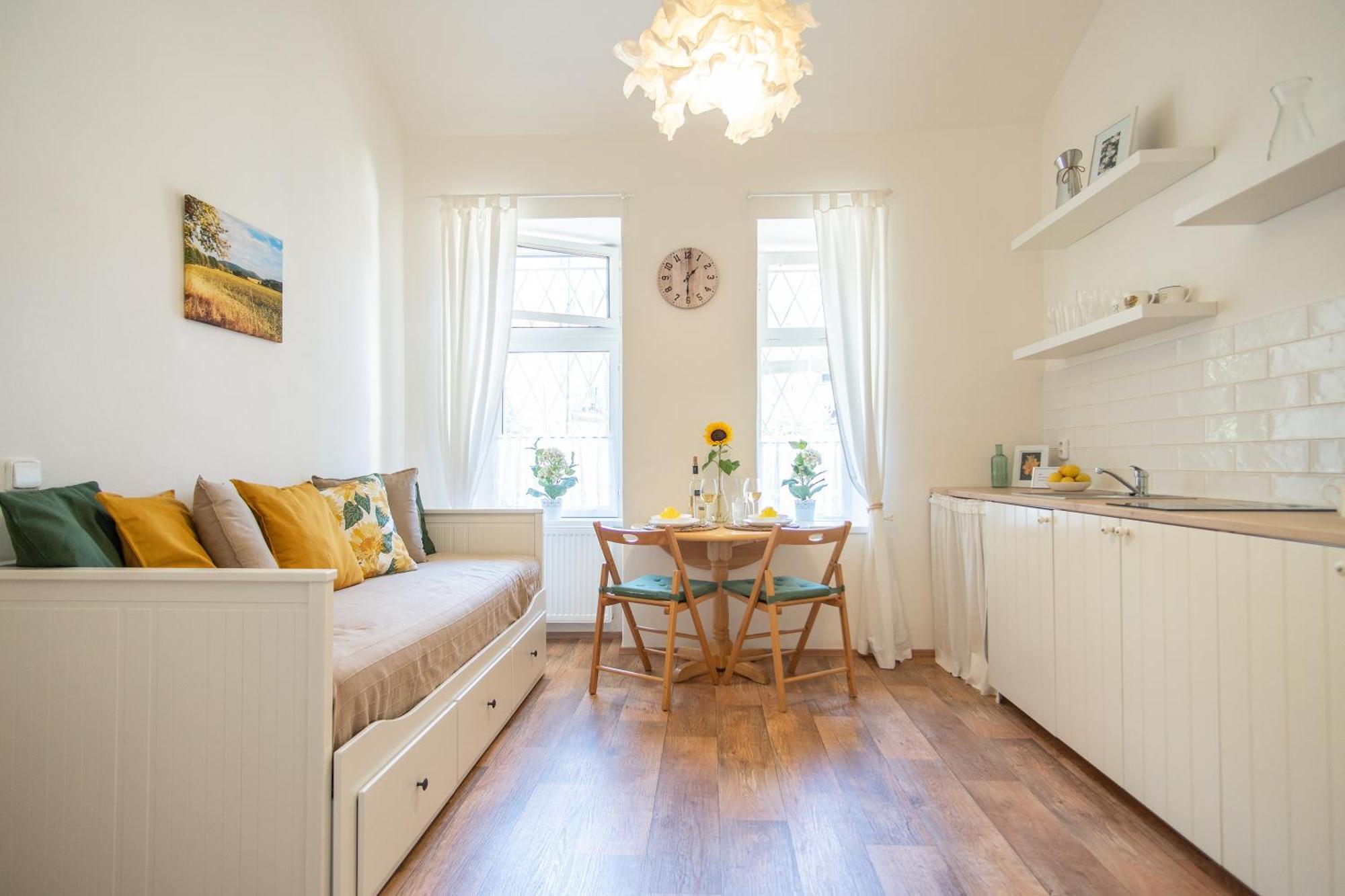 Nice Room With Double Bed In Zizkov - Shared Bathroom براغ المظهر الخارجي الصورة